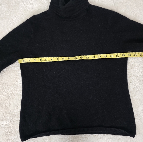 Parisian Signature Cashmere Black Turtleneck Sweater - Picture 7 of 7